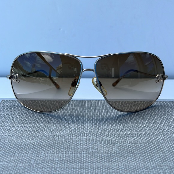 Authentic Vintage Chanel Gold Frame Sunglasses ~ 4132 - Picture 4 of 16